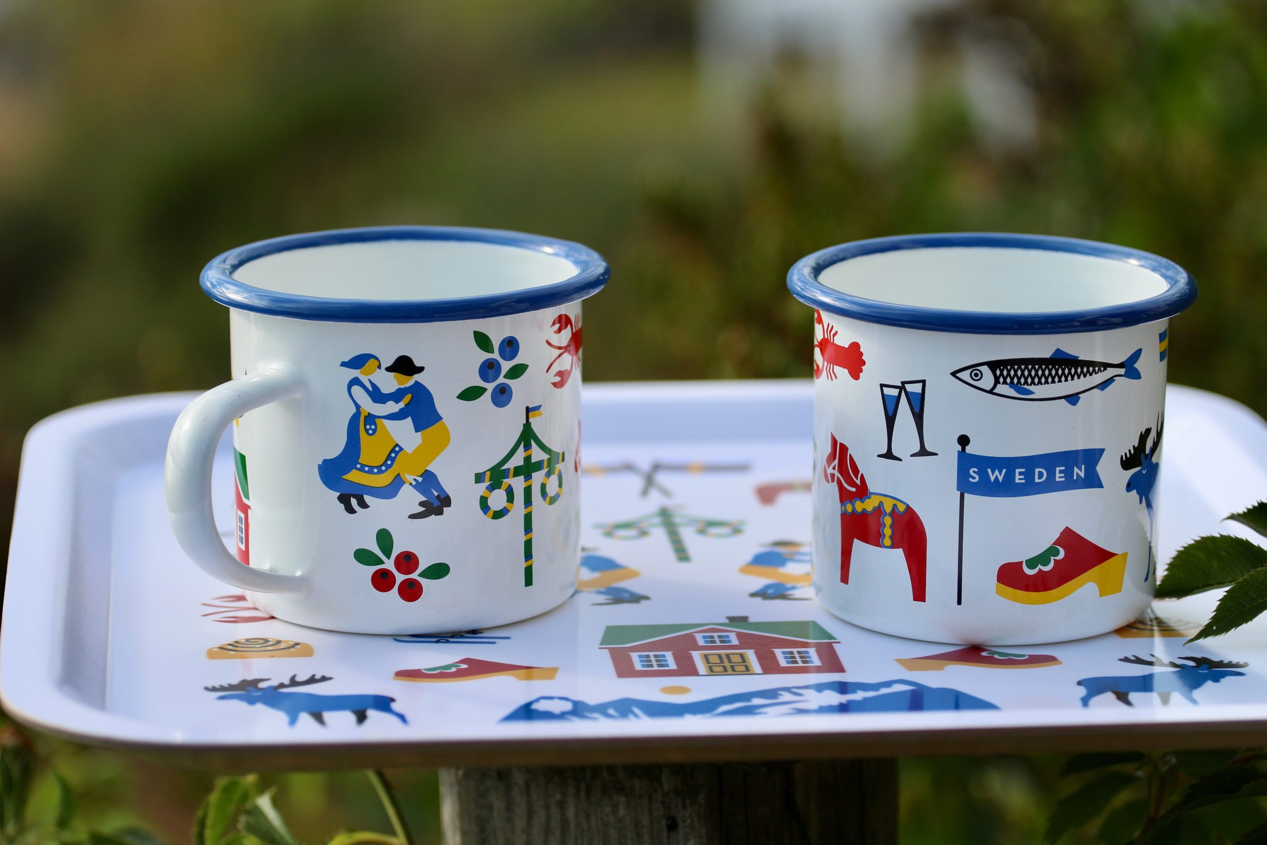 Handgjord emaljmugg med unik design